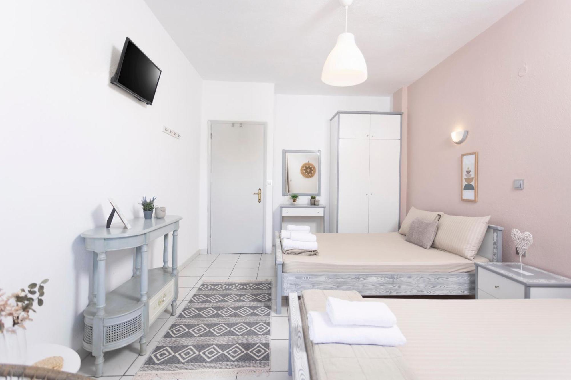 Asterios Apartment *